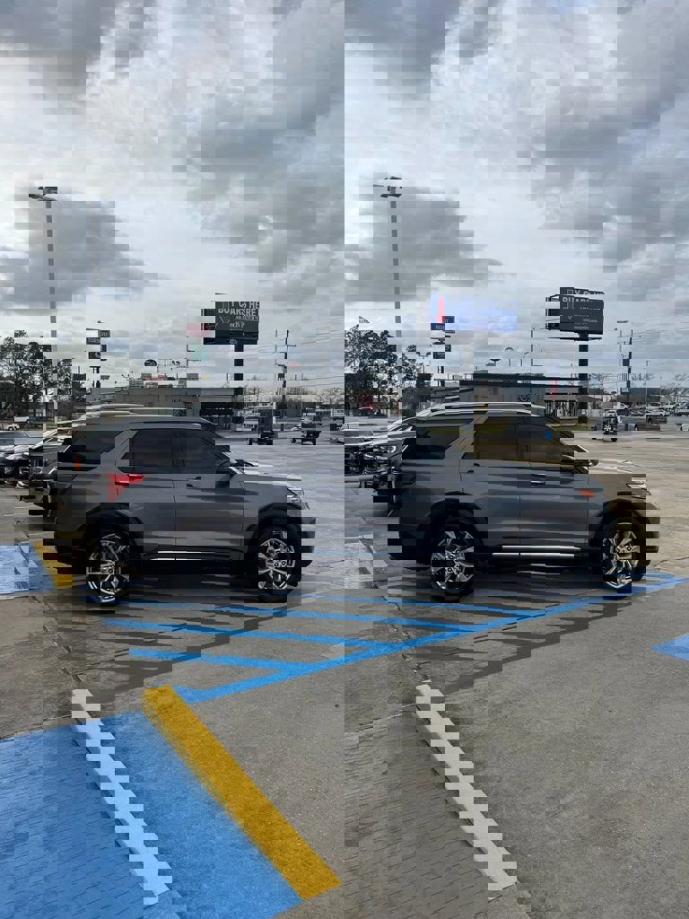 Used 2022 Ford Explorer Limited w/ Equipment Group 301A image 4