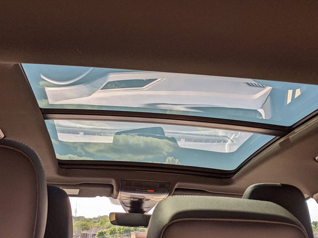 Certified 2023 Volkswagen Tiguan SE R-Line FWD image 13