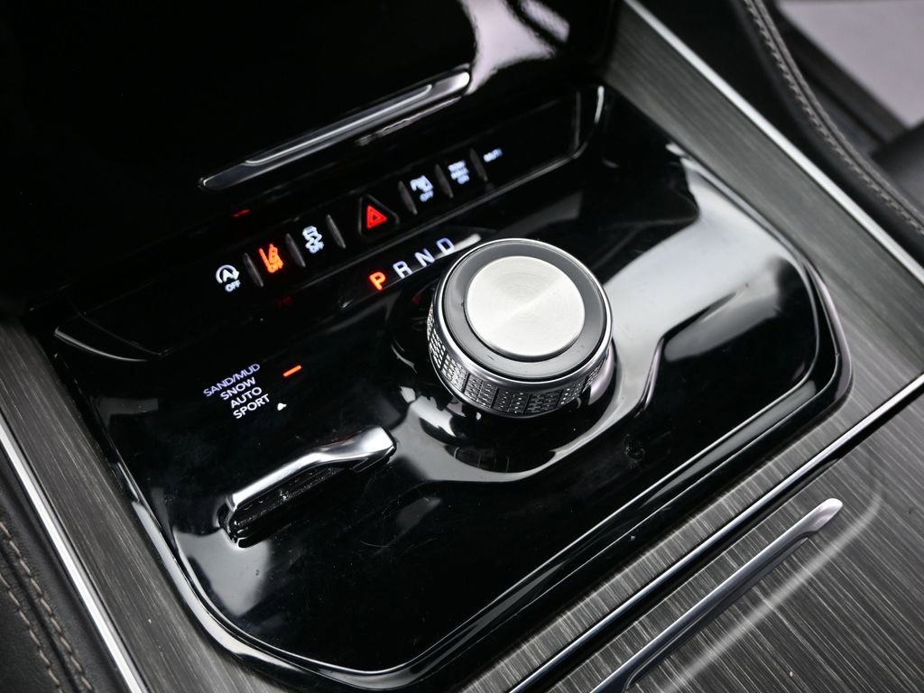 Used 2024 Jeep Wagoneer L Series II w/ Flexible Seating Group image 20