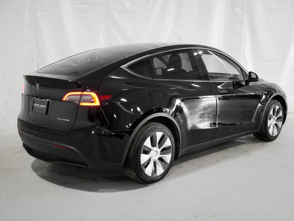Used 2024 Tesla Model Y Long Range AWD/4WD image 6