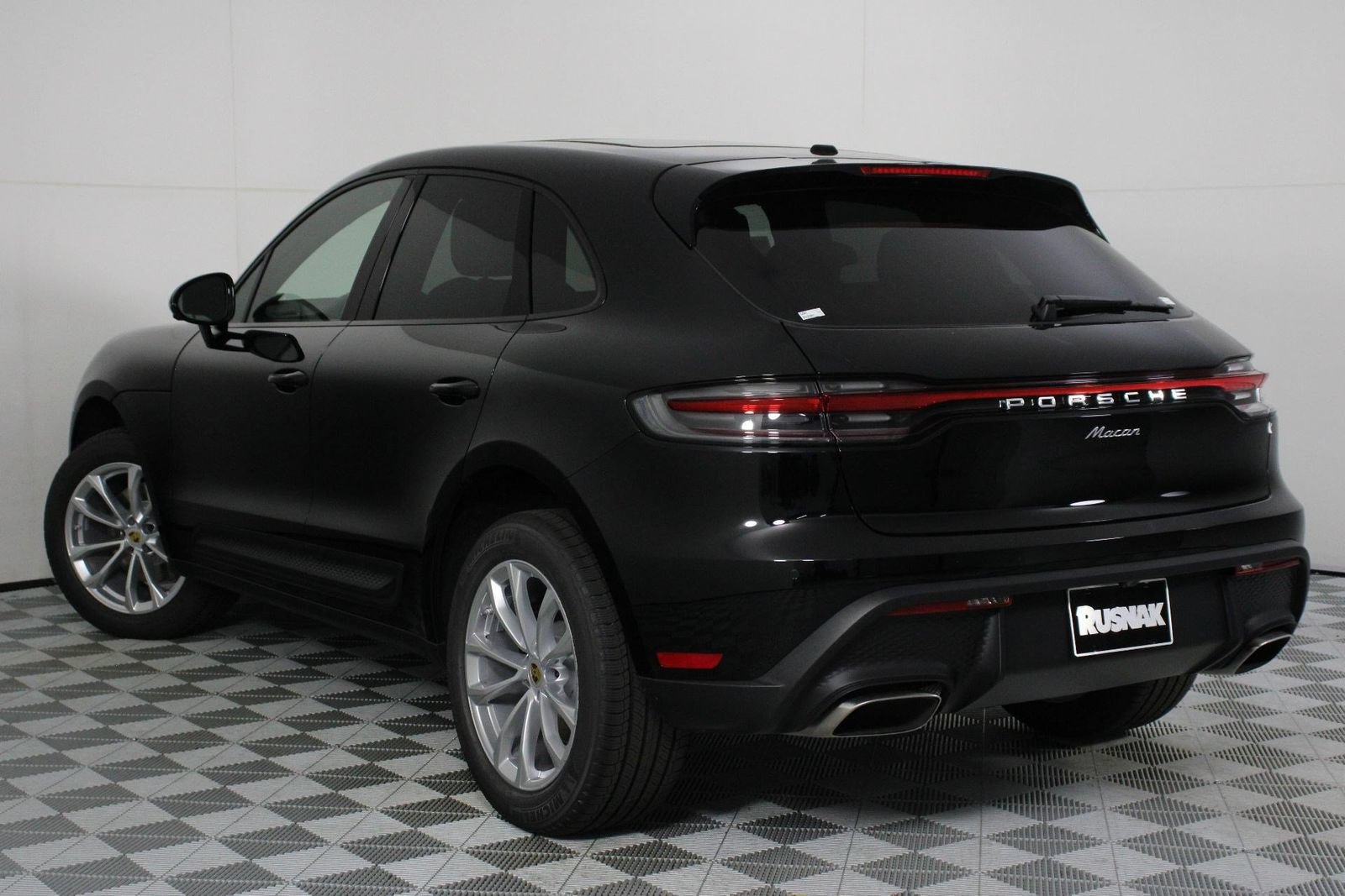 New 2026 Porsche Macan AWD/4WD image 3