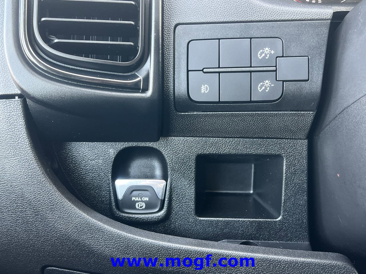 Used 2025 RAM ProMaster 2500 w/ Convenience Group image 16