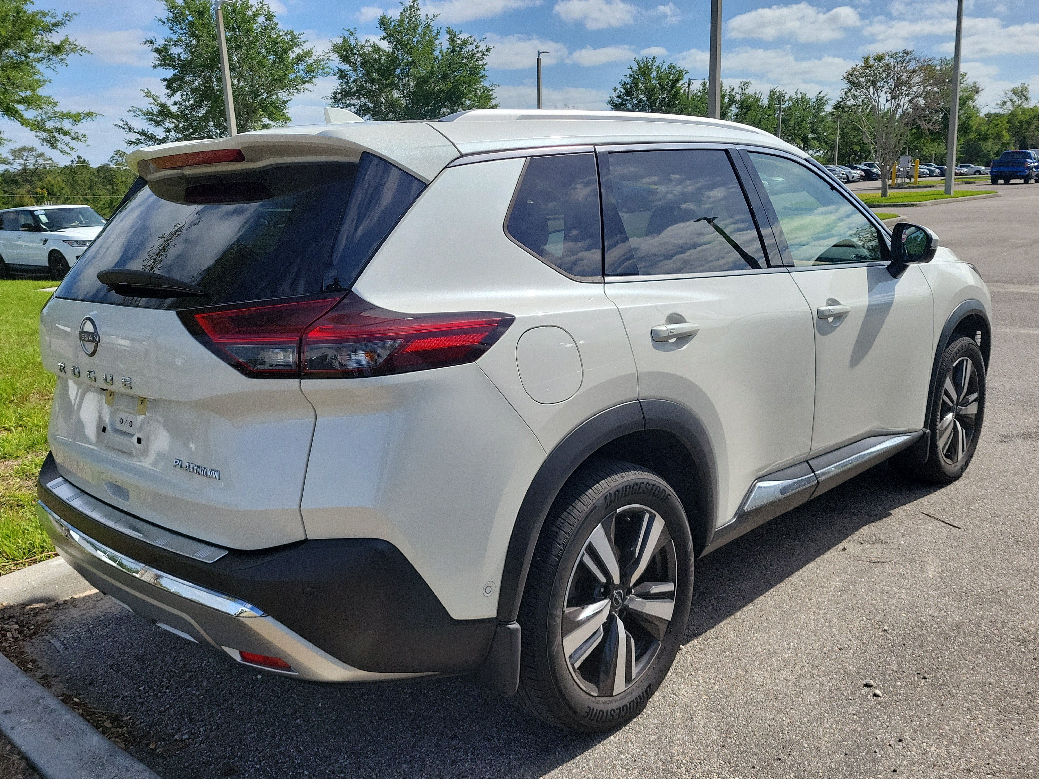 Used 2023 Nissan Rogue Platinum w/ Platinum Premium Package FWD image 3