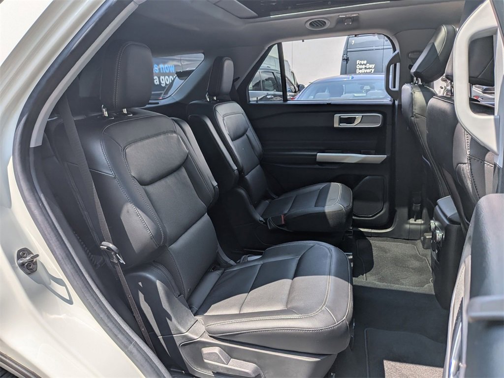 Used 2022 Ford Explorer Limited w/ Equipment Group 301A image 29