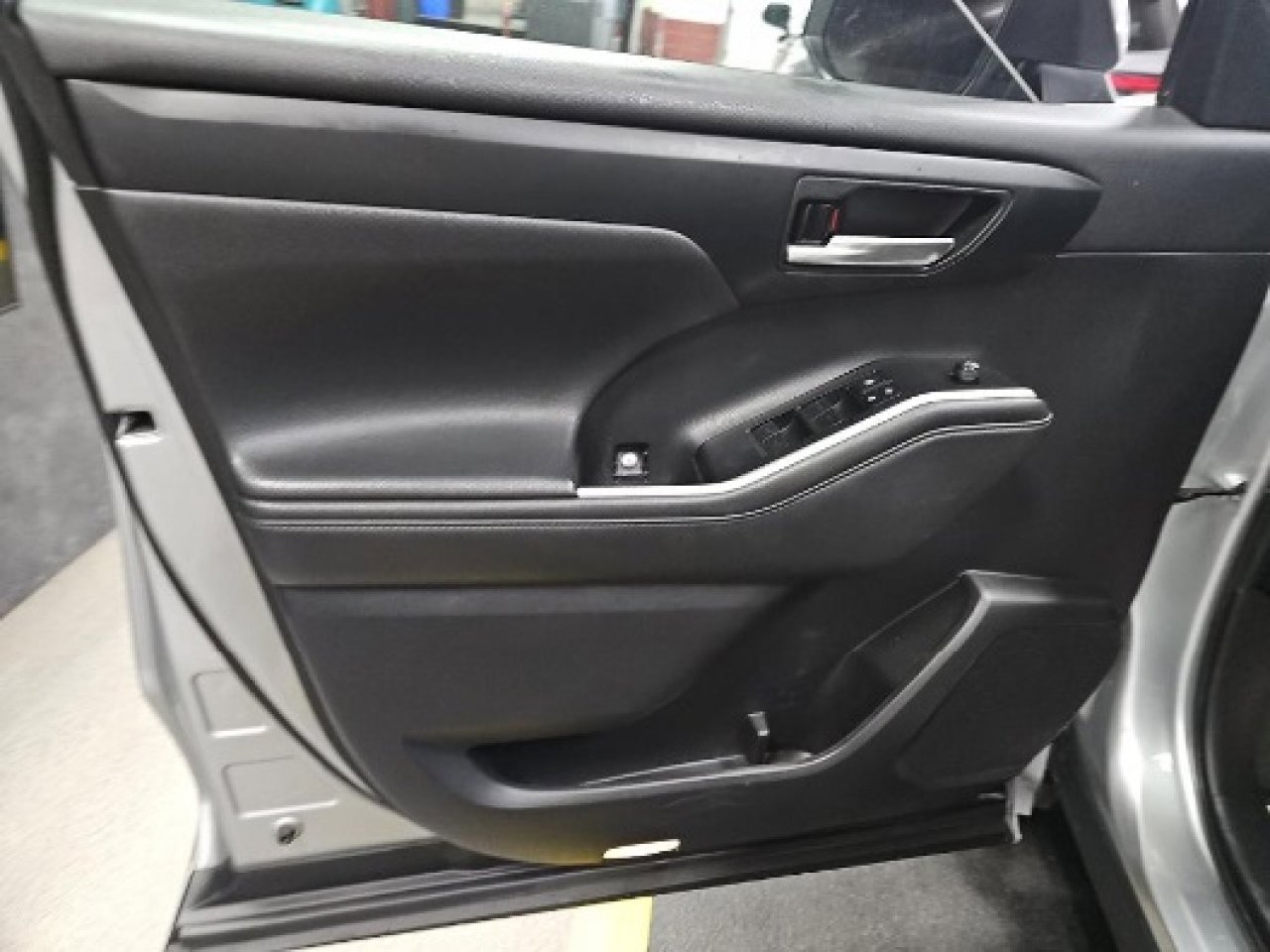 Used 2021 Toyota Highlander XLE image 13