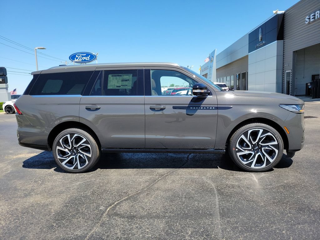 New 2026 Lincoln Navigator Black Label AWD/4WD image 3