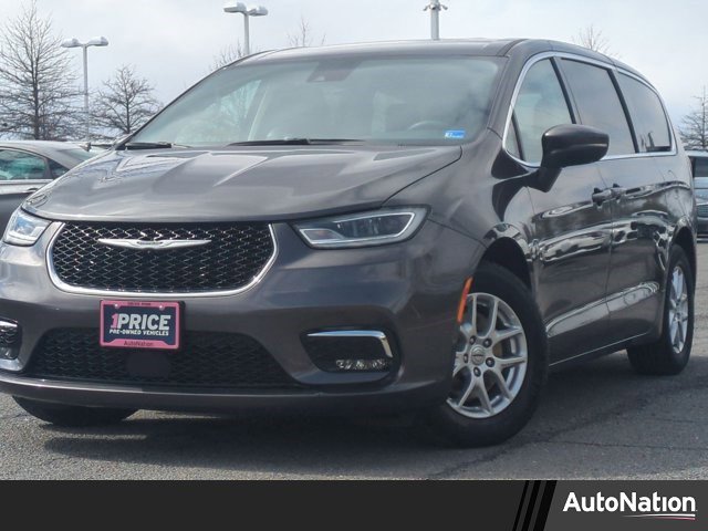 Used 2023 Chrysler Pacifica Touring-L FWD image 1