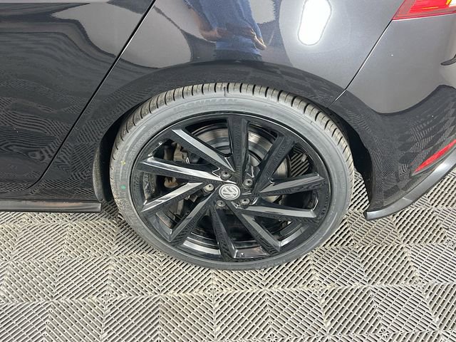Used 2018 Volkswagen Golf R 4-Door AWD/4WD image 31