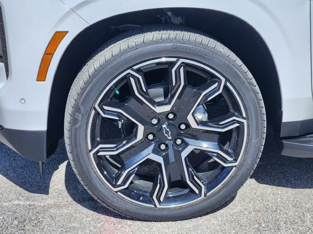 New 2026 Chevrolet Suburban RST w/ RST Capability Package AWD/4WD image 9
