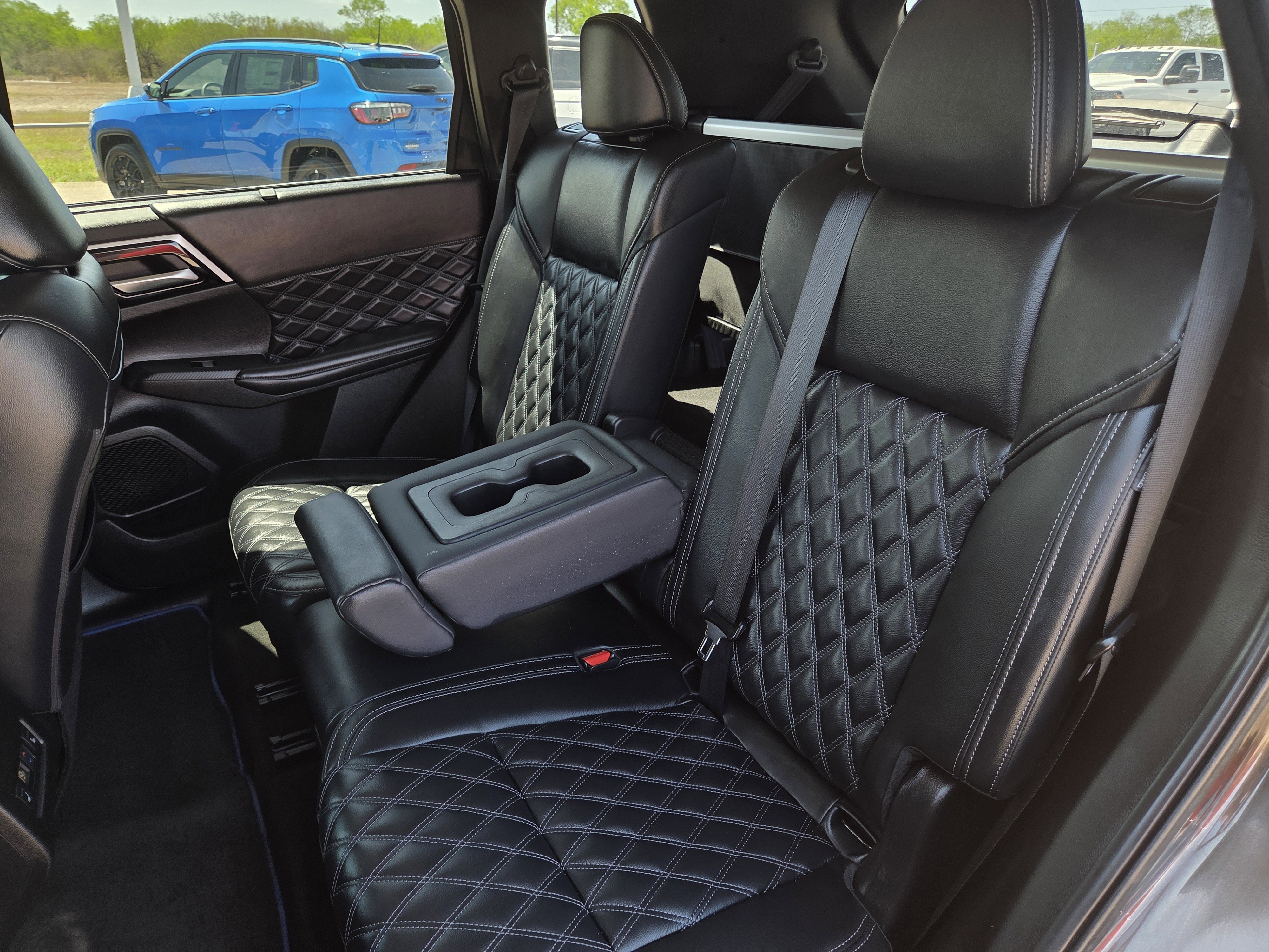 Used 2024 Mitsubishi Outlander SEL Black Edition image 23