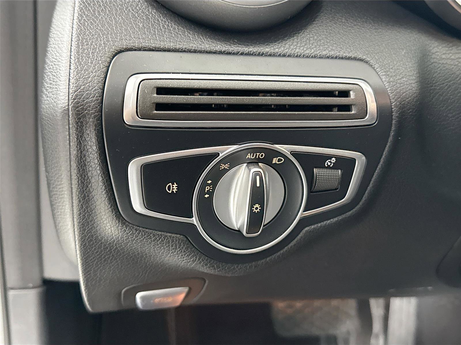 Used 2020 Mercedes-Benz C 300 4MATIC Sedan image 32