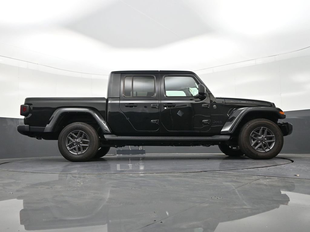 Used 2025 Jeep Gladiator Sport image 27