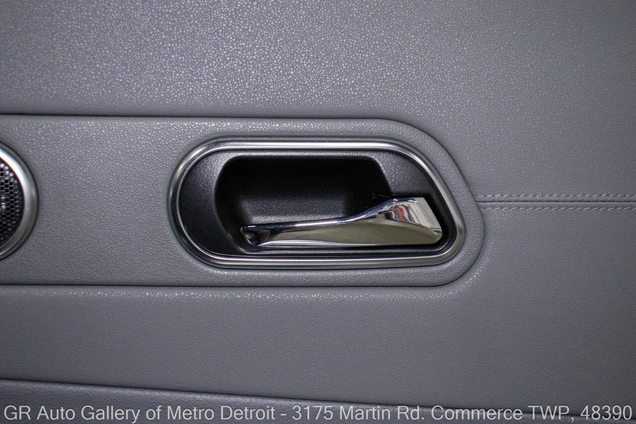 Used 2005 Chrysler Crossfire Limited image 36