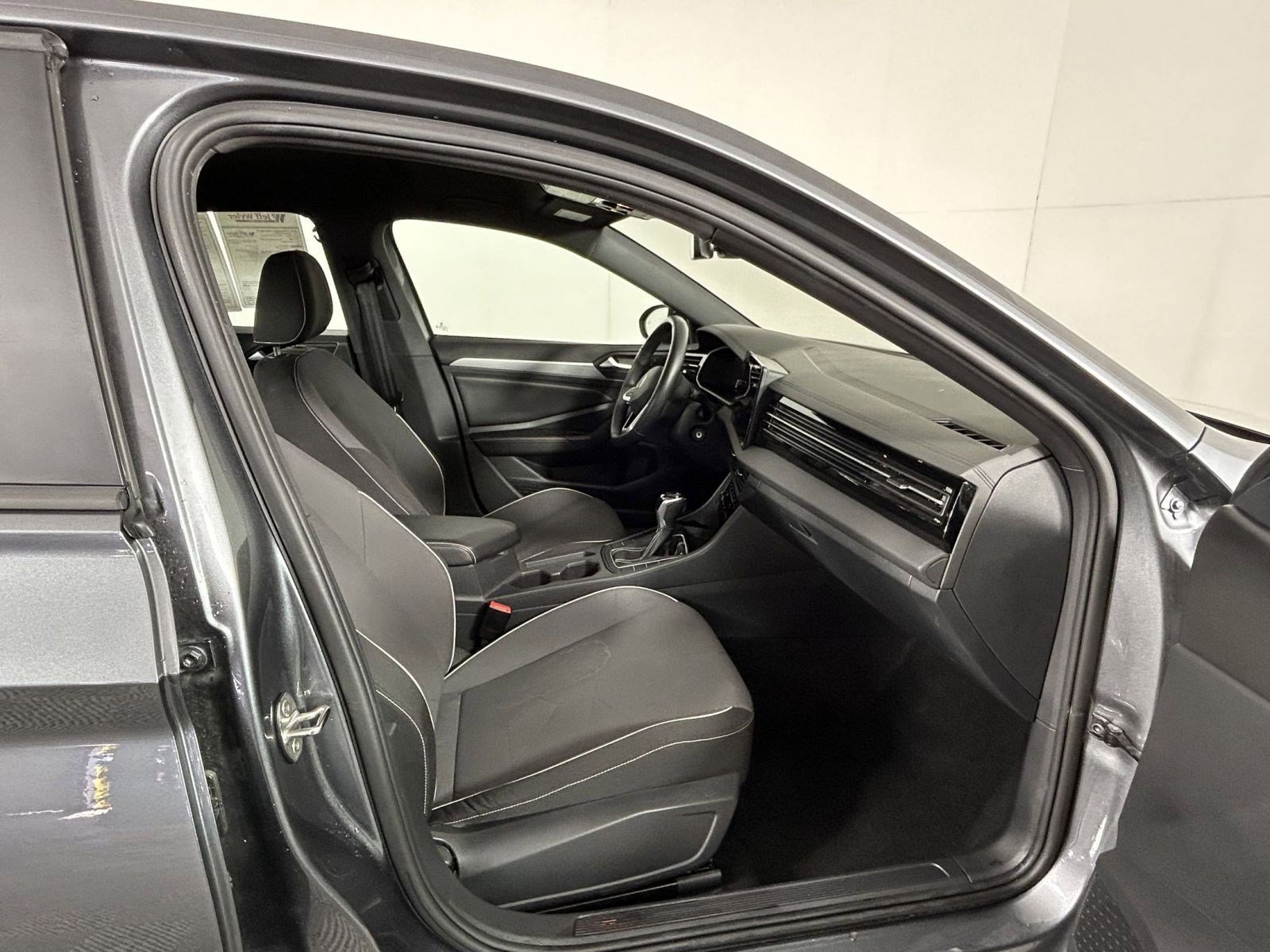 Used 2025 Volkswagen Jetta Sport image 12