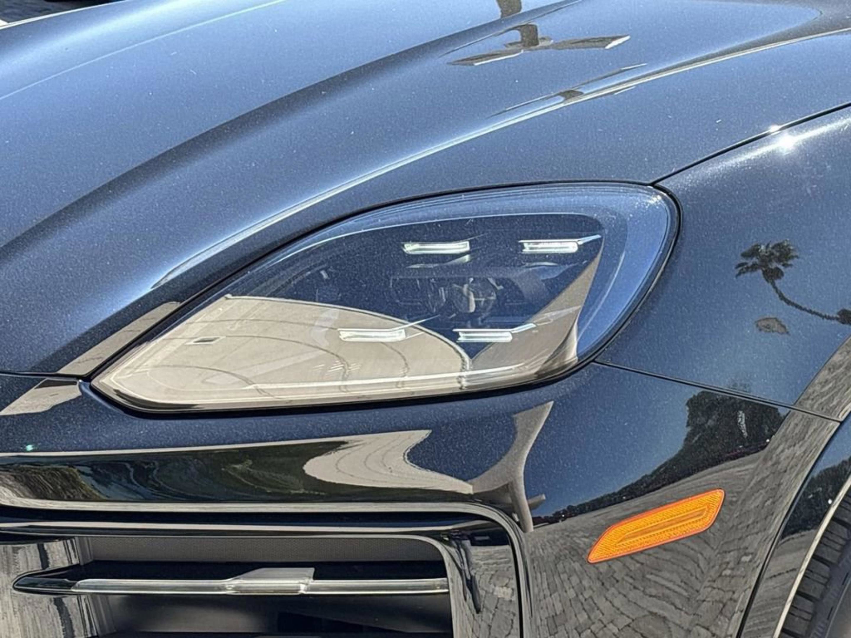 Used 2025 Porsche Cayenne E-Hybrid Coupe image 33