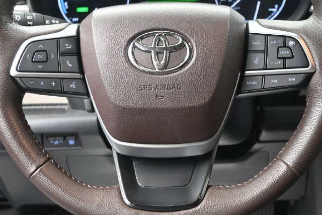 Used 2022 Toyota Sienna Platinum FWD image 24