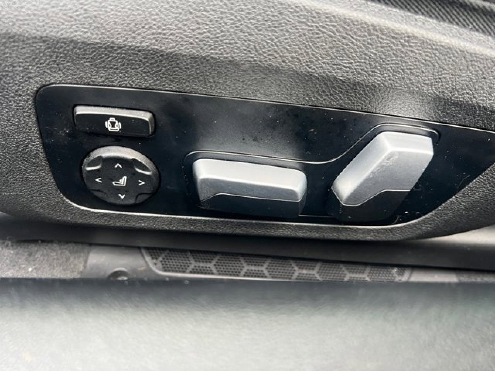 Used 2022 BMW 840i Convertible image 11