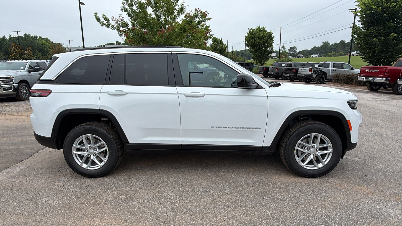New 2026 Jeep Grand Cherokee Laredo RWD image 7