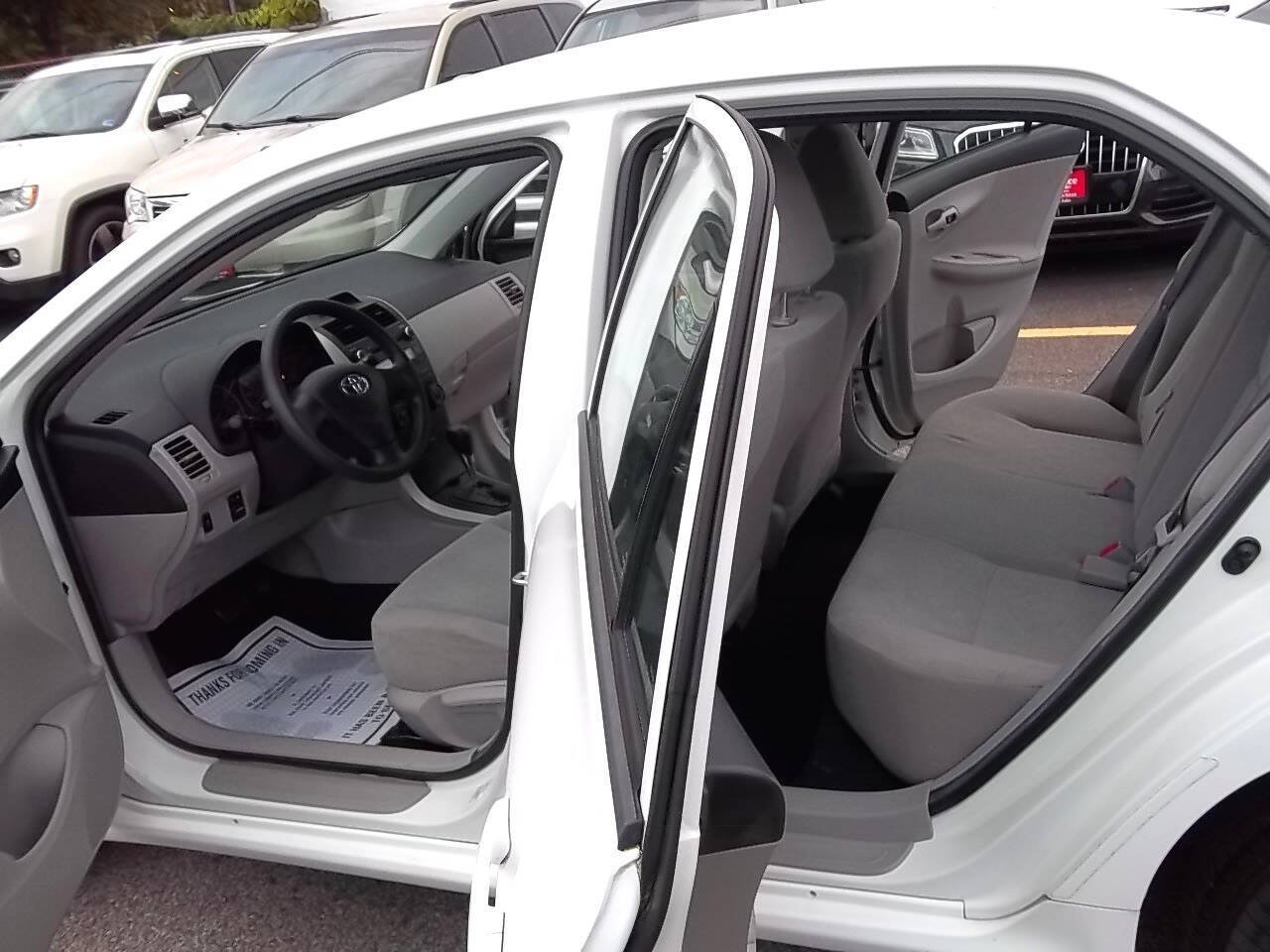 Used 2013 Toyota Corolla L FWD image 7