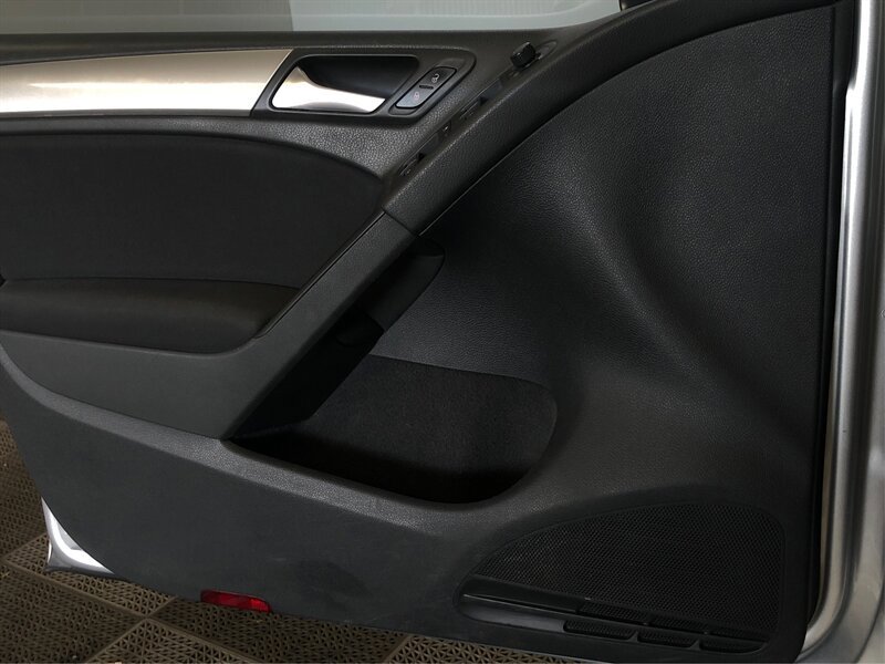 Used 2011 Volkswagen Golf 4-Door image 16