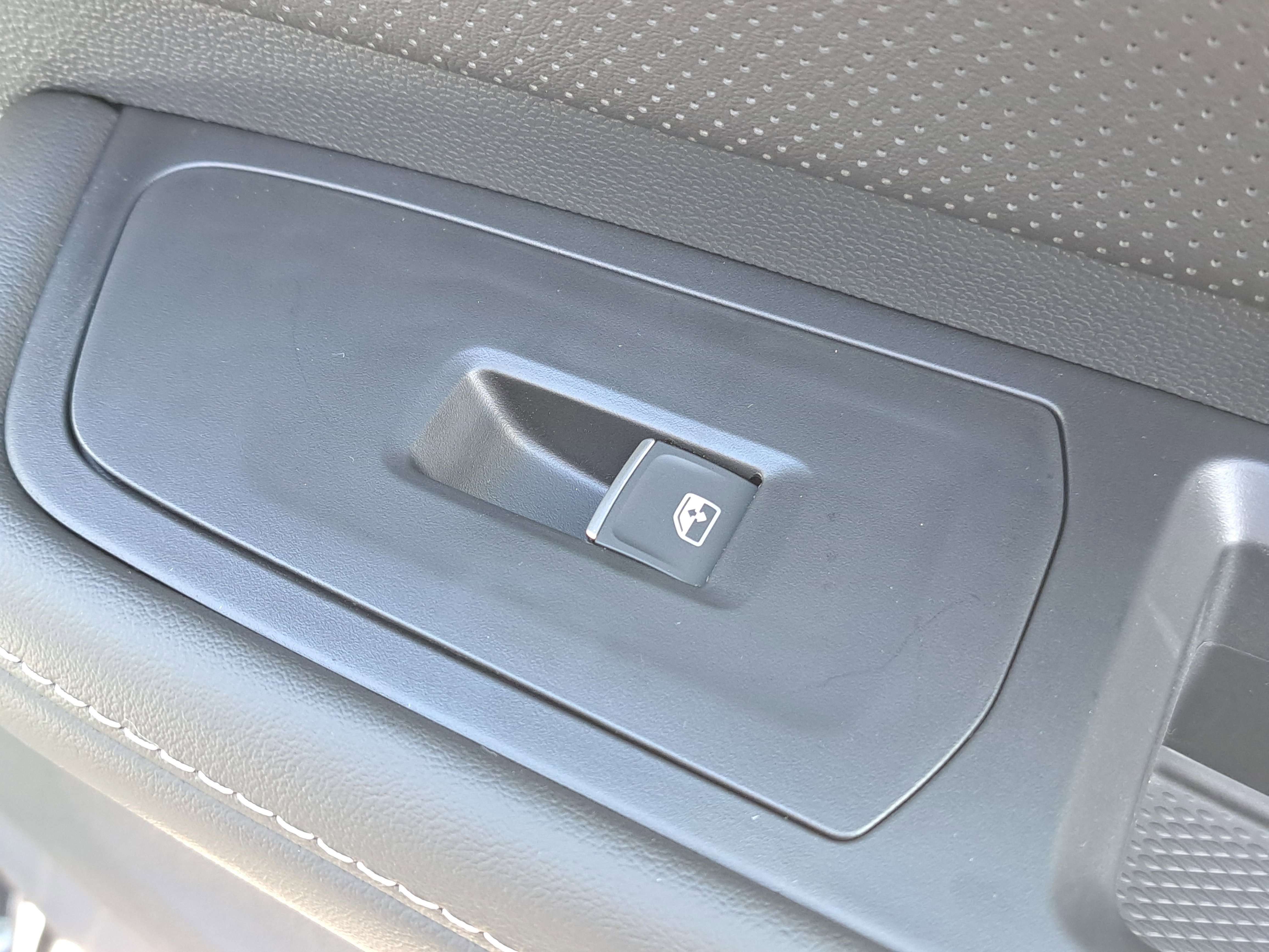 New 2026 Volkswagen Atlas SEL image 9