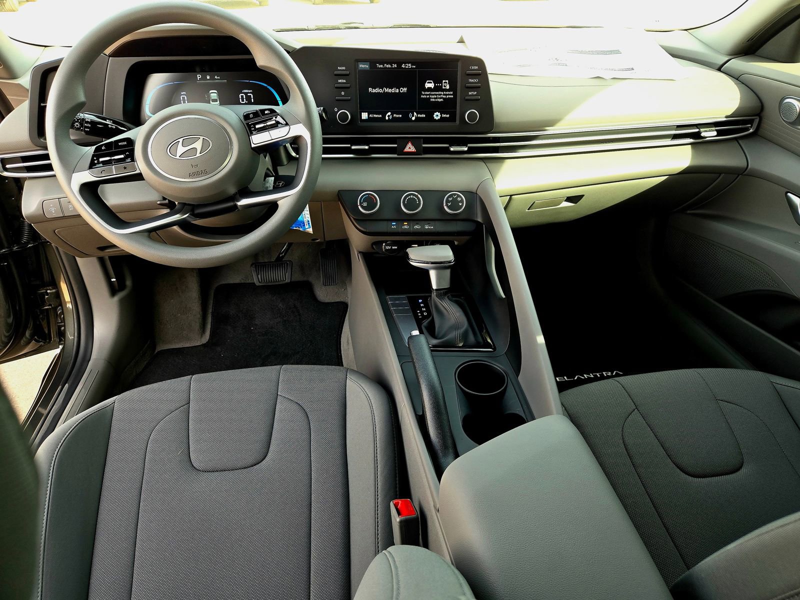 New 2026 Hyundai Elantra SE FWD image 8