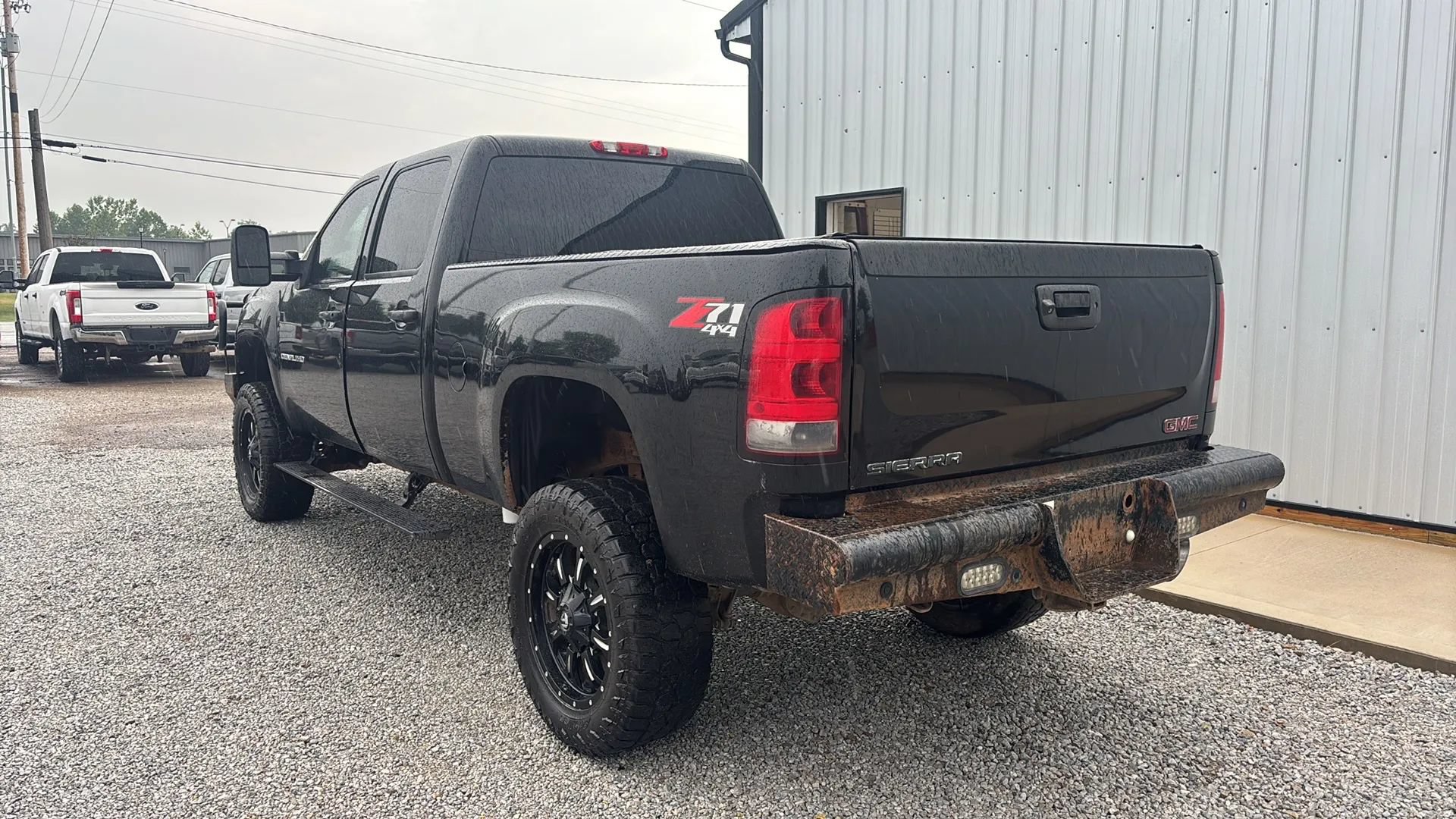 Used 2013 GMC Sierra 2500 Denali w/ Suspension Package, Off-Road AWD/4WD image 3