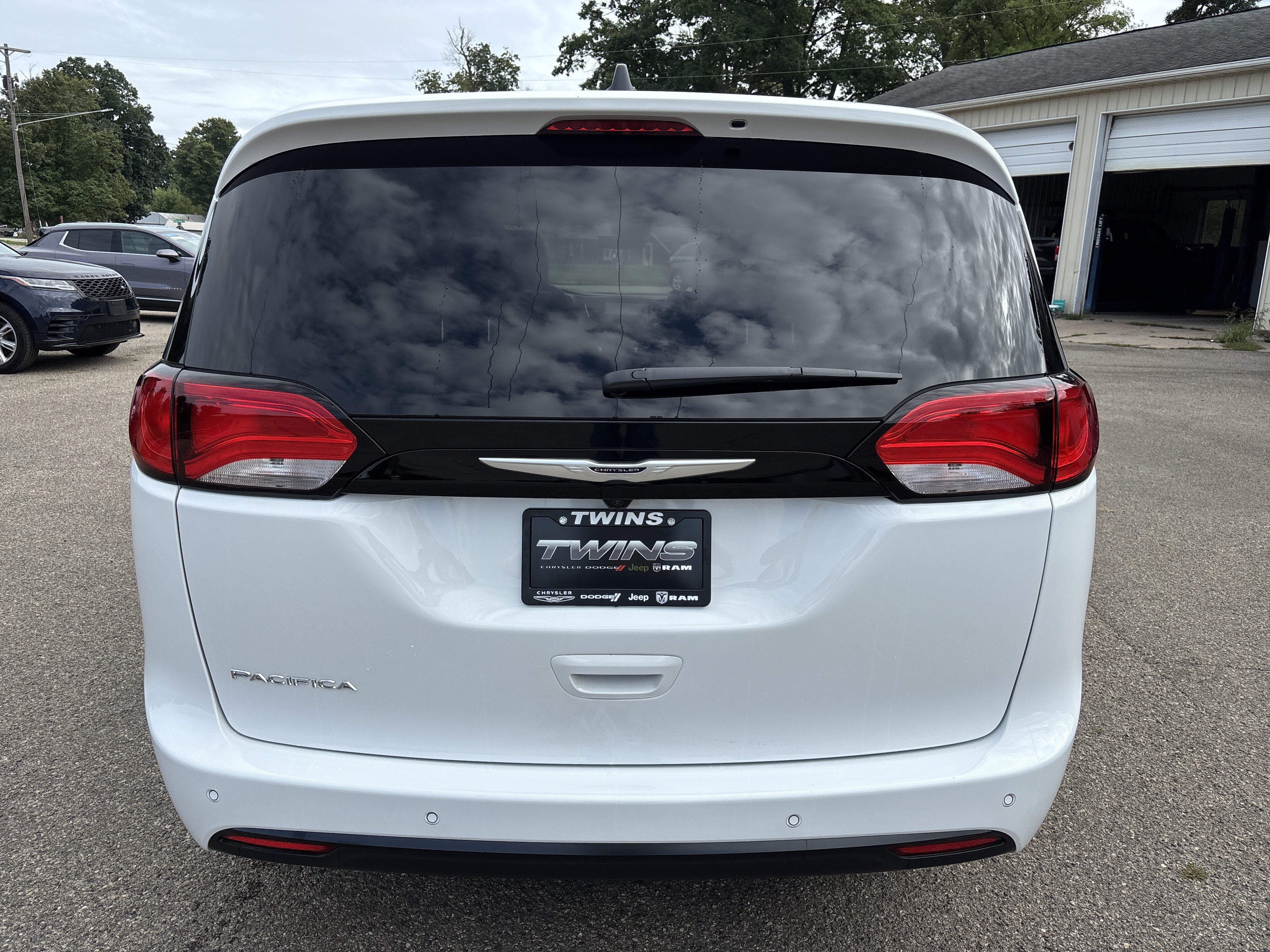 New 2027 Chrysler Pacifica LX FWD image 4