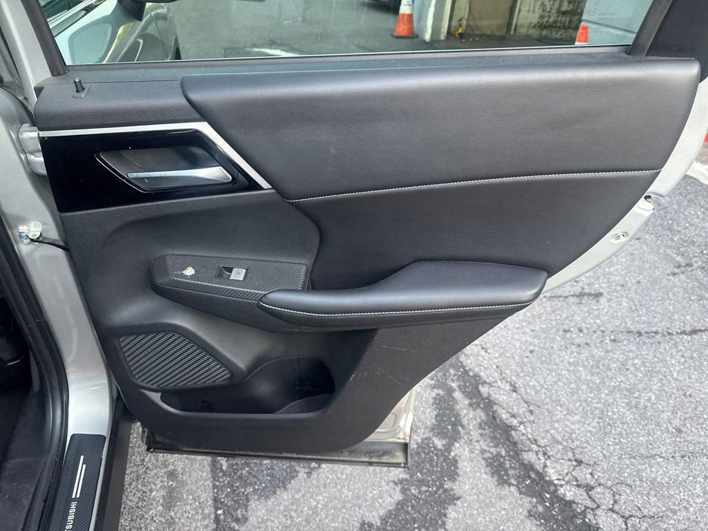 Used 2022 Mitsubishi Outlander SE AWD/4WD image 16