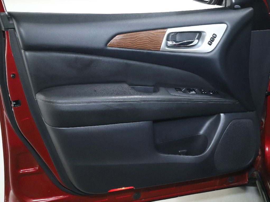 Used 2018 Nissan Pathfinder Platinum AWD/4WD image 17