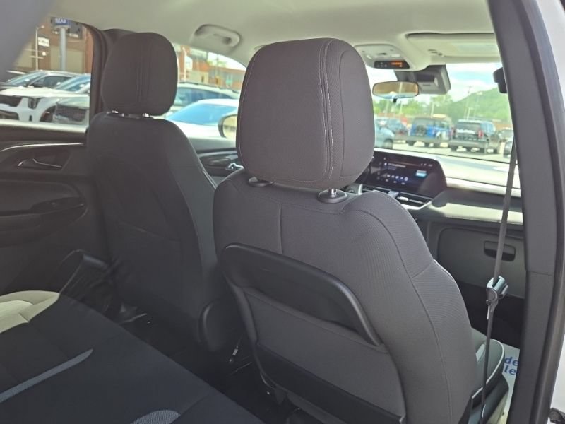 Used 2025 Chevrolet TrailBlazer LT AWD/4WD image 16