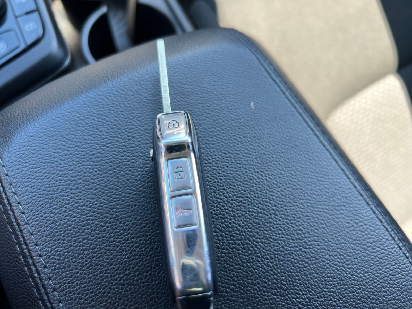 Used 2025 Kia Sportage LX image 18