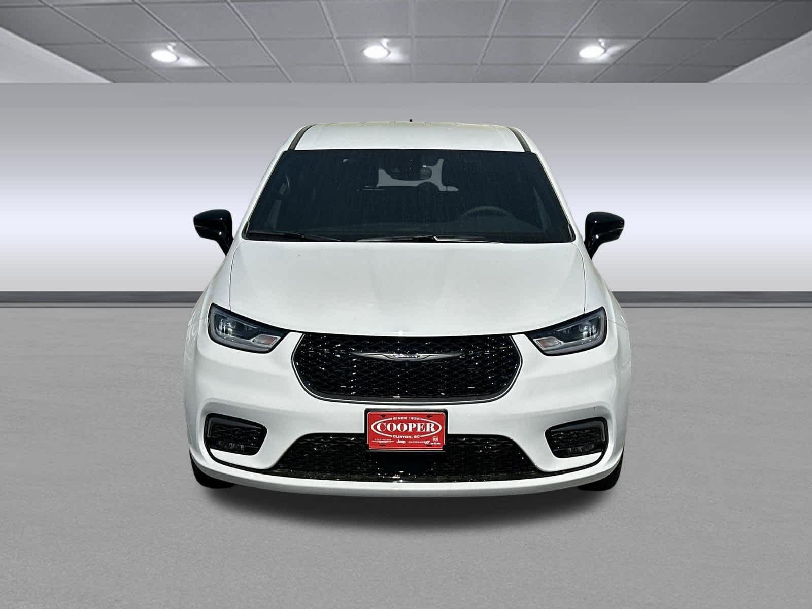 New 2026 Chrysler Pacifica Select FWD image 8