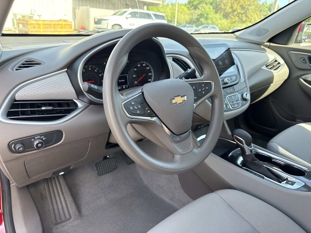 Used 2023 Chevrolet Malibu LT image 32