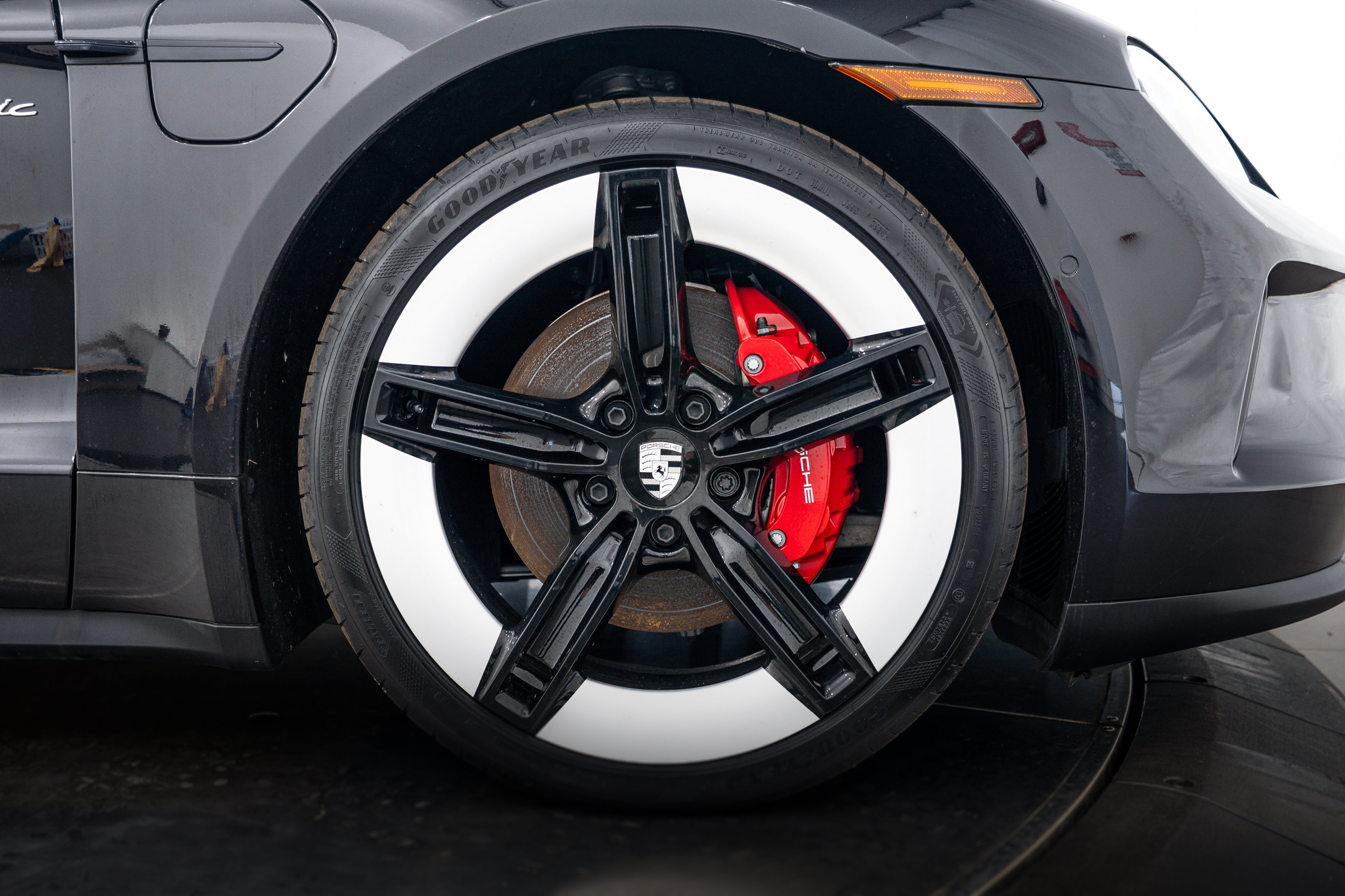 Certified 2025 Porsche Taycan 4S AWD/4WD image 11