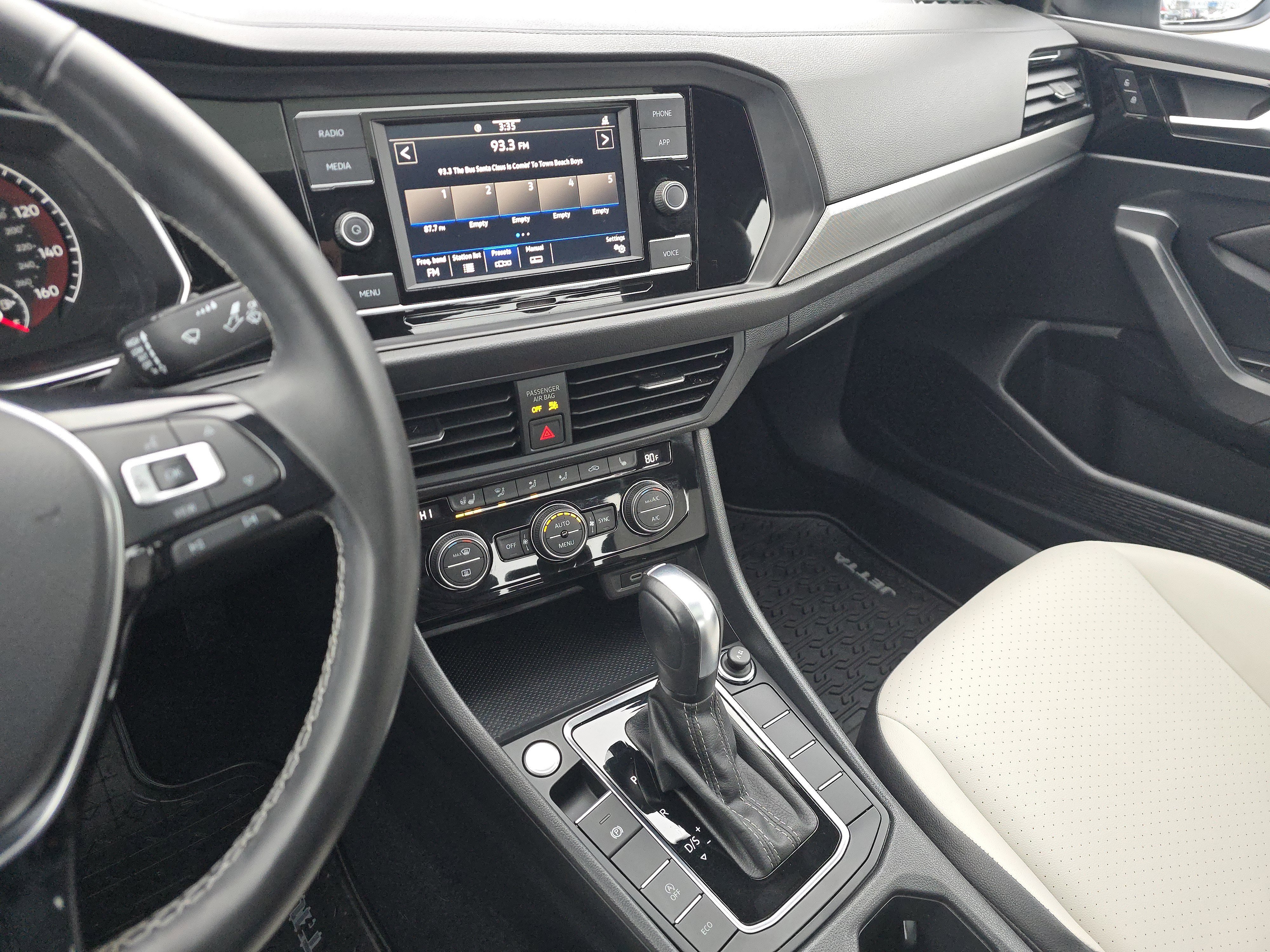 Certified 2021 Volkswagen Jetta R-Line w/ R-Line Cold Weather Package image 22