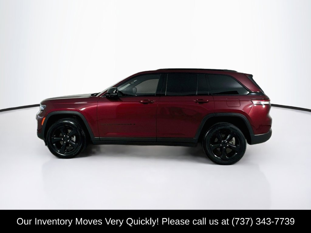 Used 2023 Jeep Grand Cherokee Altitude RWD image 4