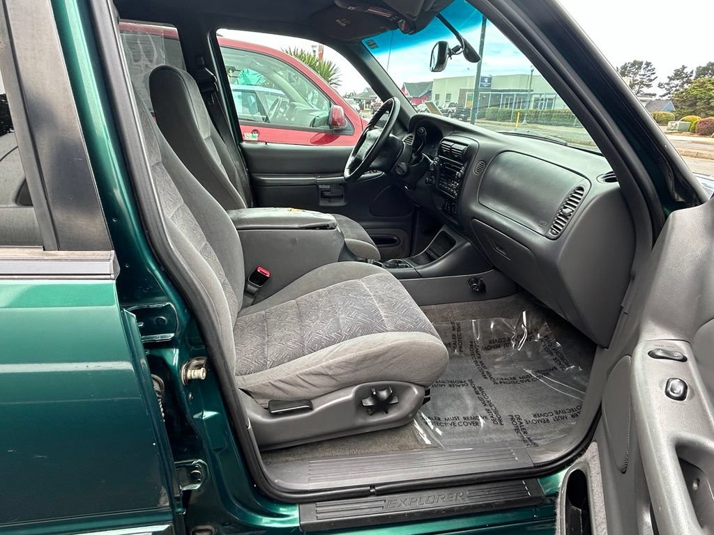 Used 2001 Ford Explorer XLT AWD/4WD image 26