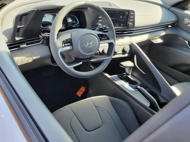 New 2026 Hyundai Elantra SE image 3