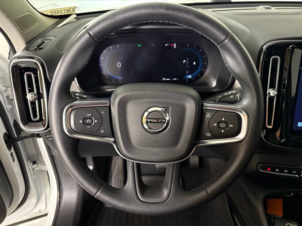 Used 2023 Volvo XC40 B5 Ultimate w/ Protection Package Premier image 19