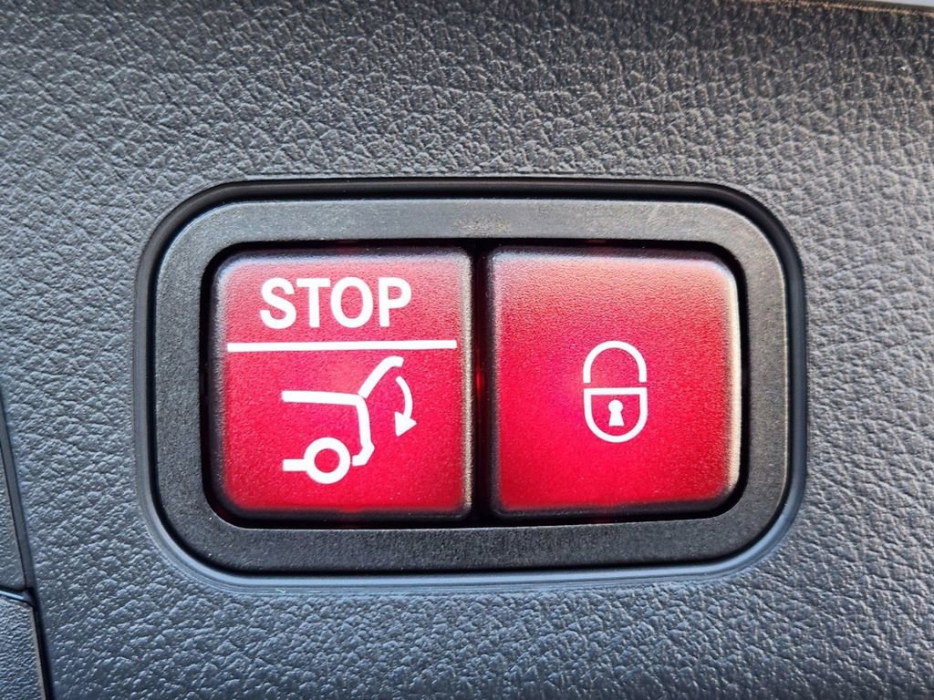 Used 2025 Mercedes-Benz GLA 250 4MATIC image 17