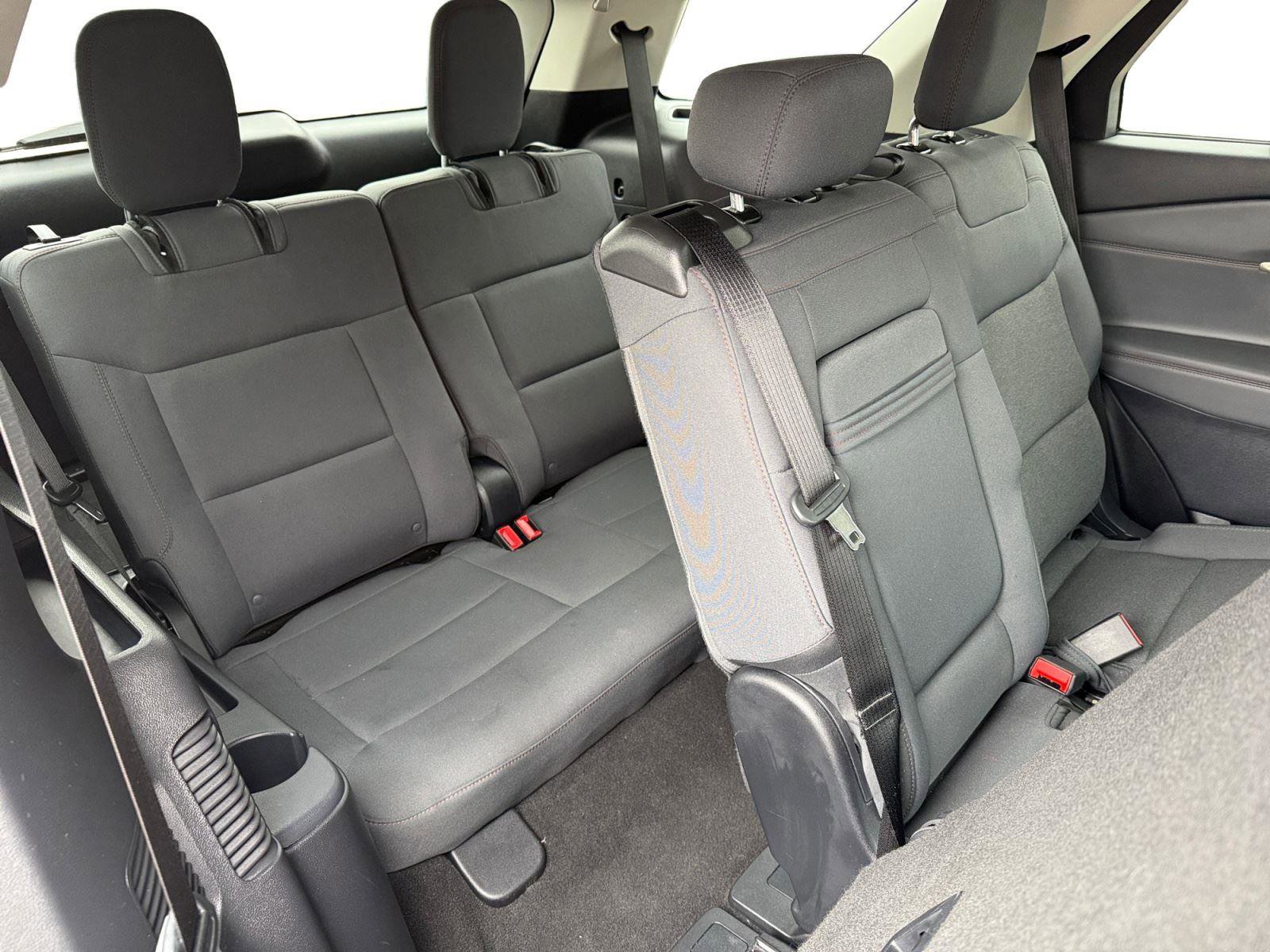 Used 2025 Ford Explorer Active AWD/4WD image 25