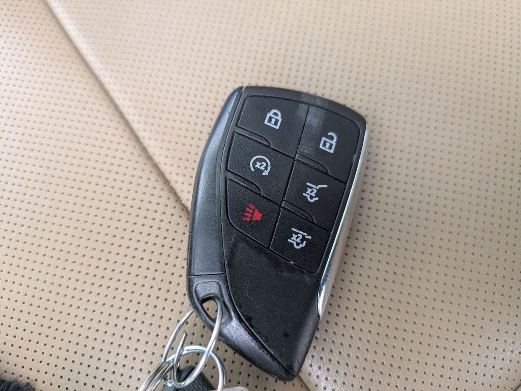 Used 2021 Chevrolet Tahoe Premier w/ Premium Package image 33