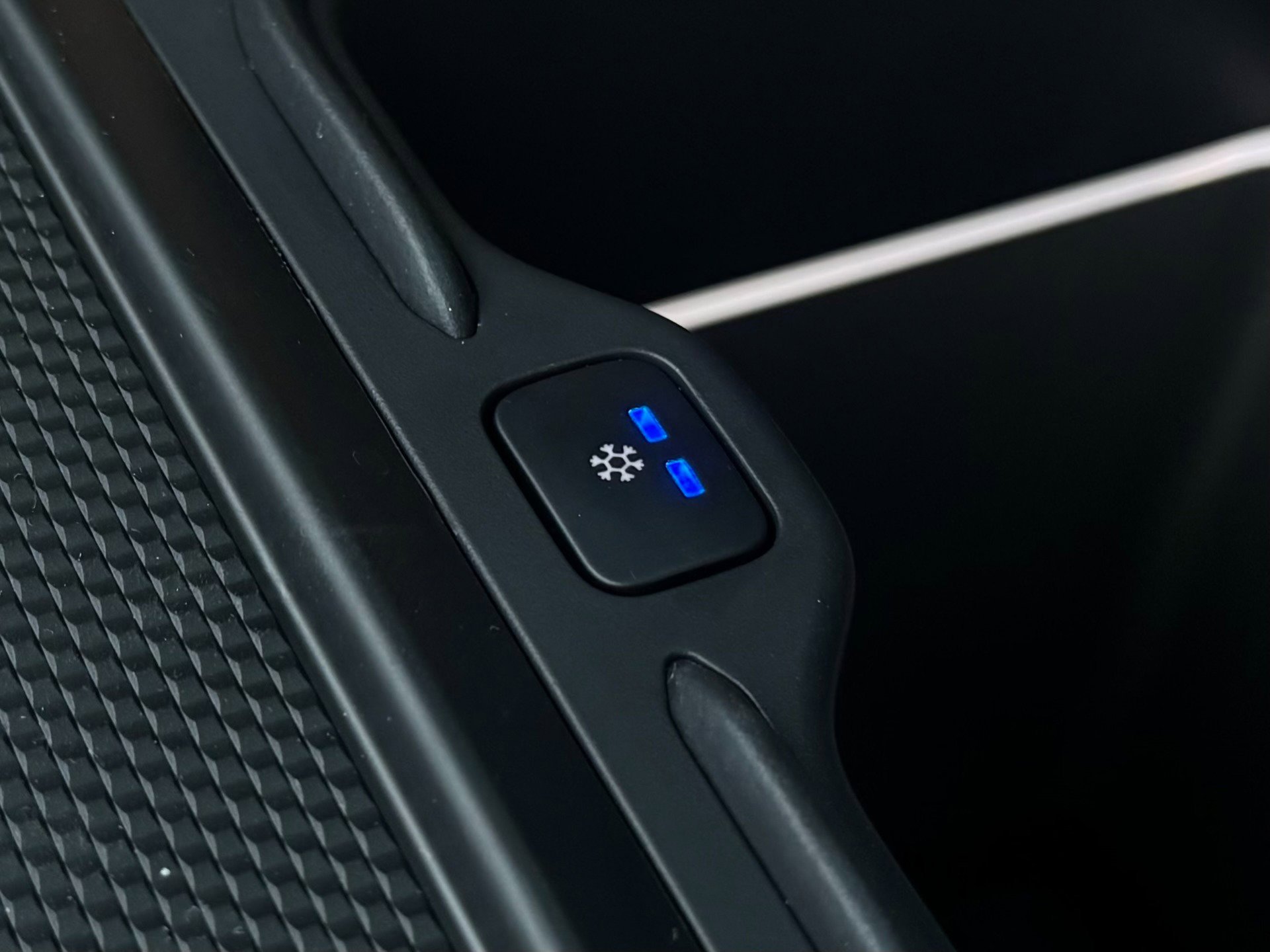 Used 2024 Land Rover Range Rover Long Wheelbase Autobiography image 14