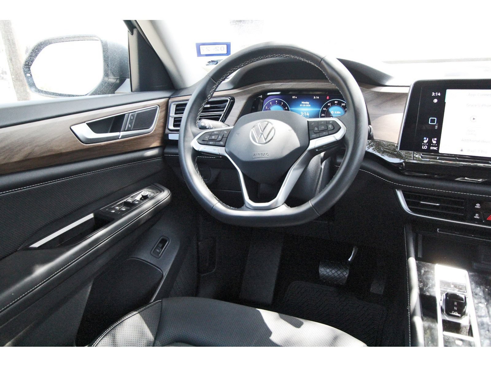 Used 2024 Volkswagen Atlas SE FWD image 8