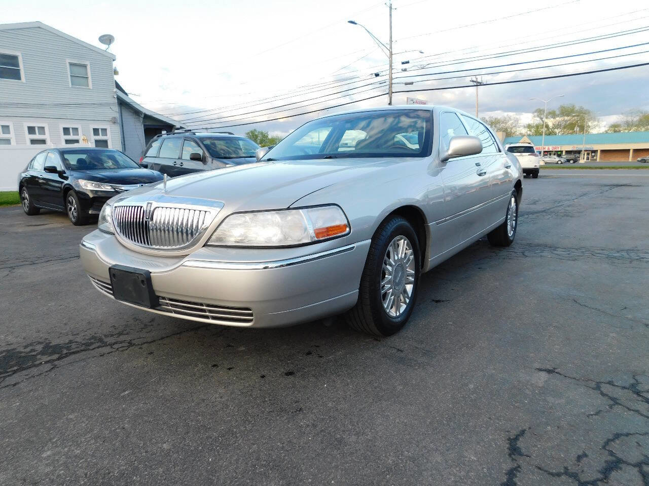 Used 2011 Lincoln Town Car Signature Limited w/ Continental Edition Pkg