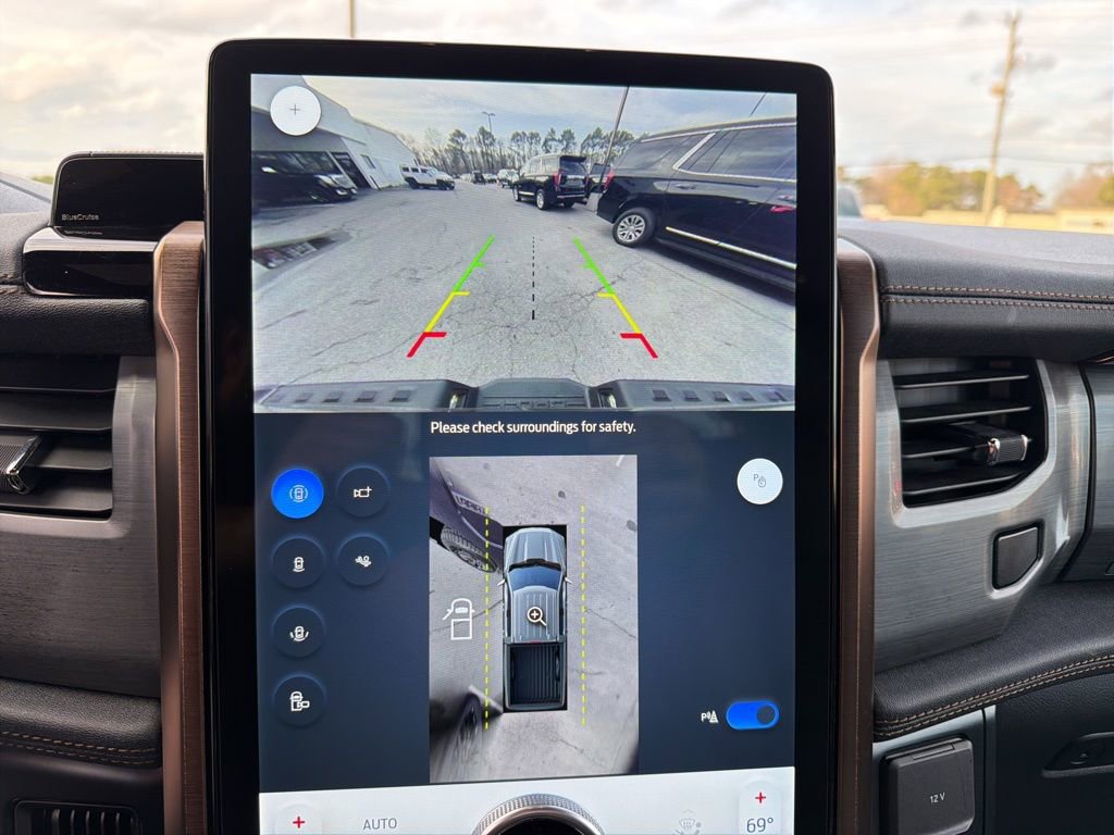 Used 2022 Ford F150 Lightning Lariat image 21