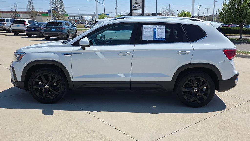 Used 2022 Volkswagen Taos SE AWD/4WD image 2