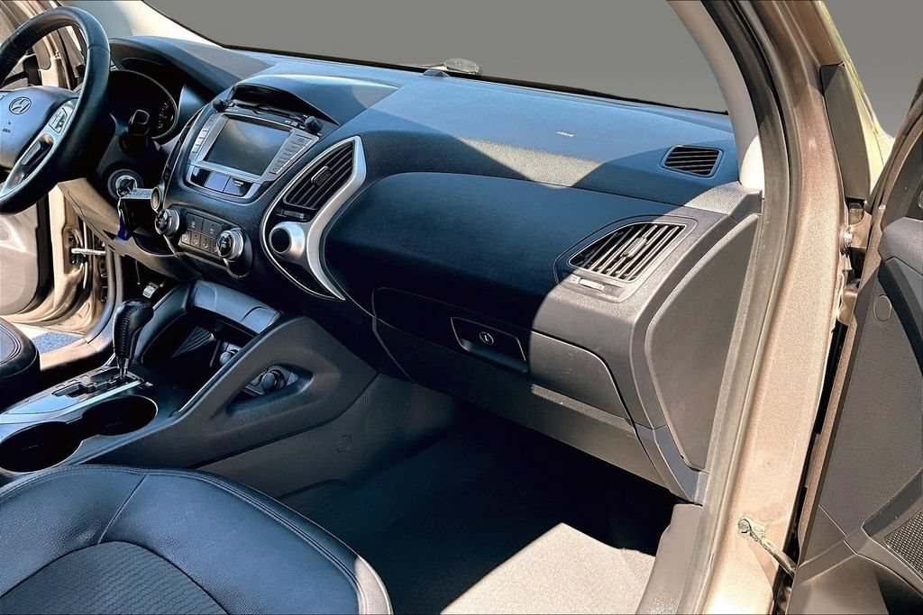 Used 2011 Hyundai Tucson GLS w/ Navigation Pkg 2 FWD image 10
