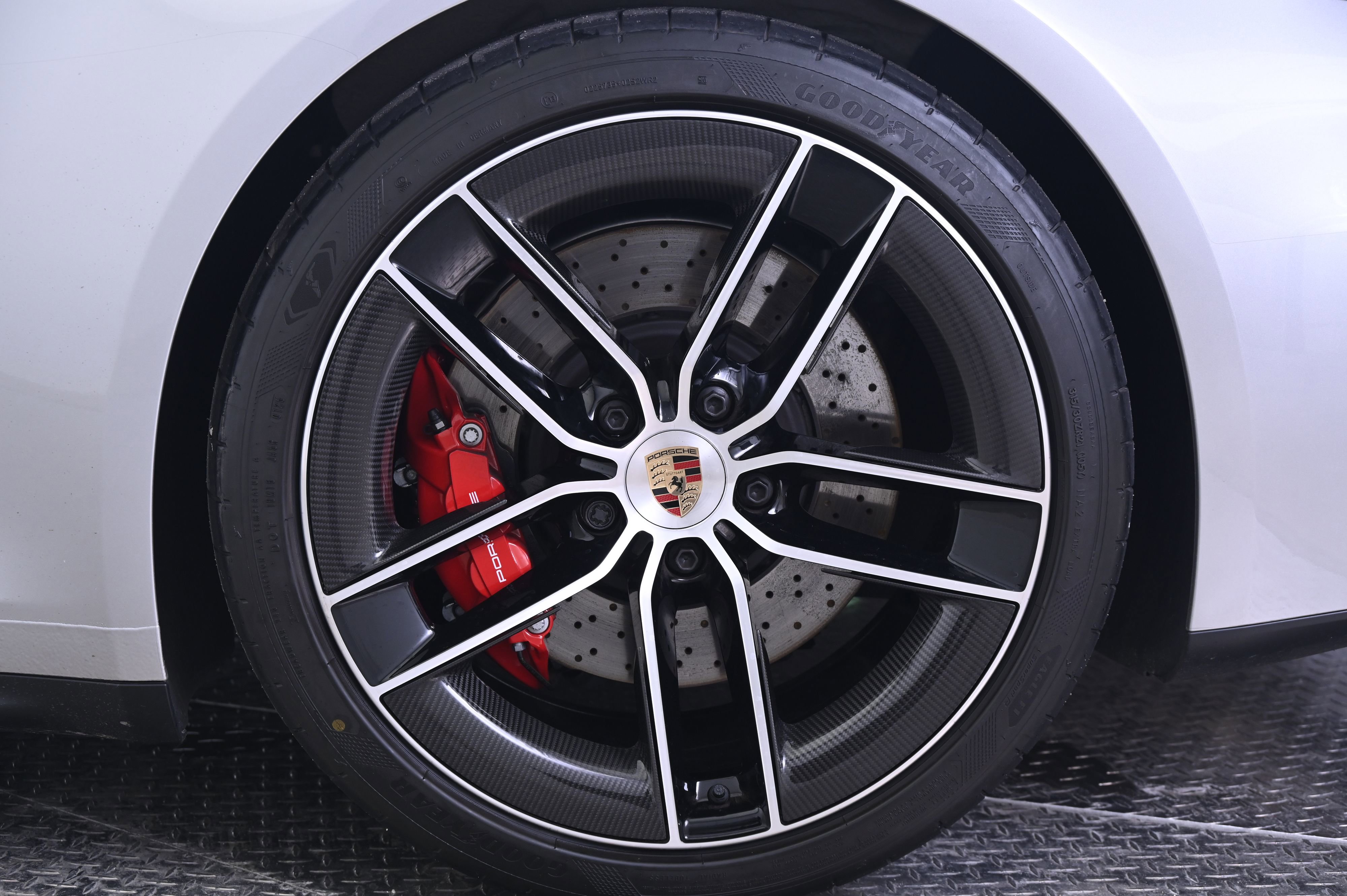 Certified 2025 Porsche 911 Carrera GTS RWD image 12